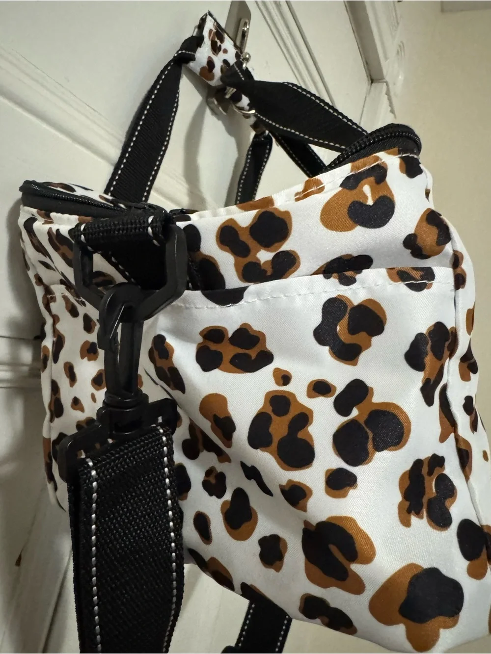 SCOUT Chilly Wonka Leopard Crossbody Soft Cooler Bag